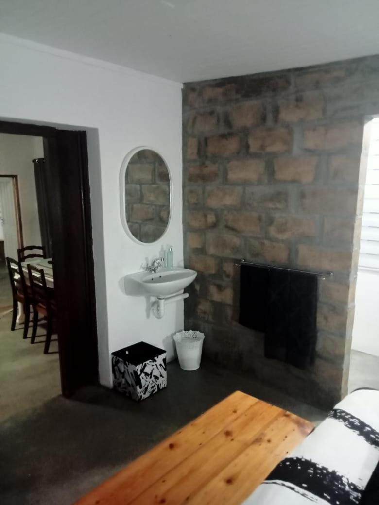 Prosper Stud Guest House โรเบิร์ตสัน ภายนอก รูปภาพ